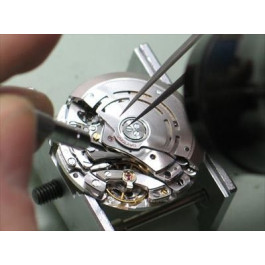 Remplacement des mouvements de montre avec date